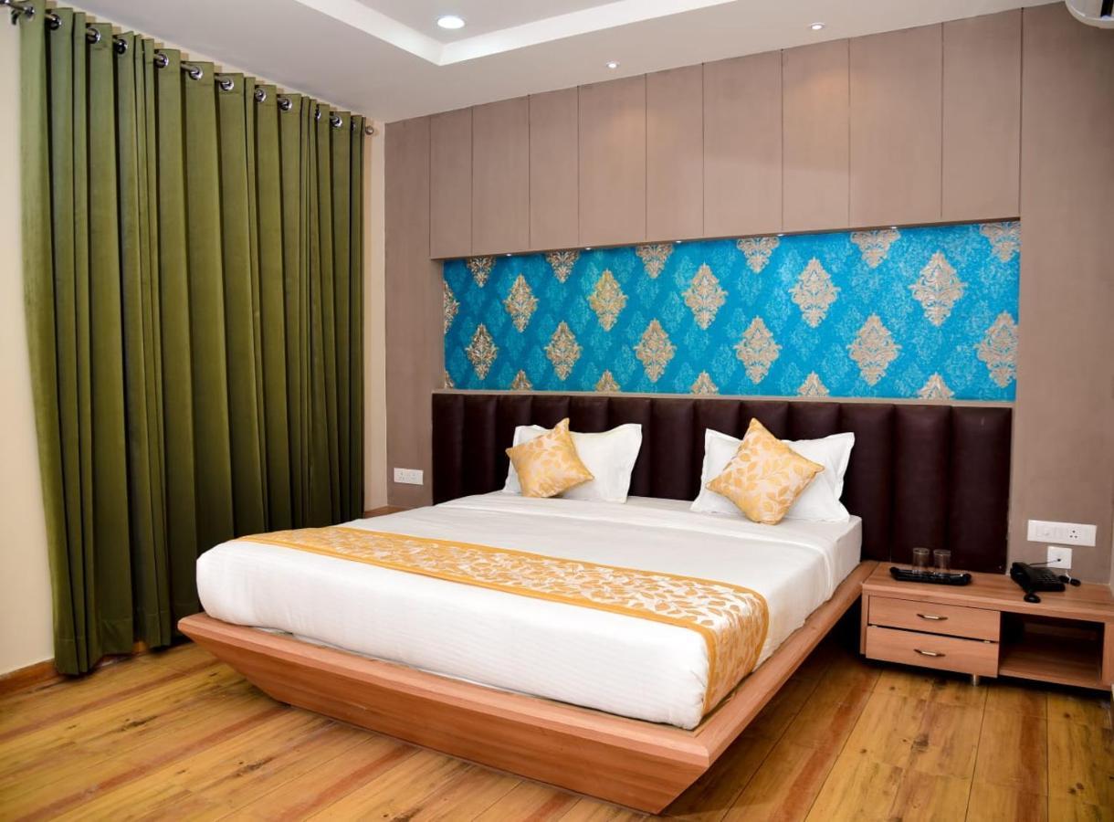 Hotel Olive Crown Lucknow Exterior photo