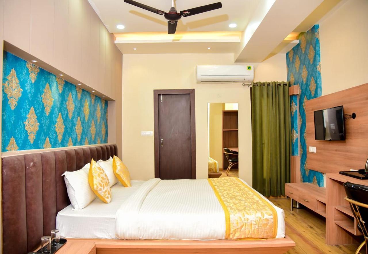 Hotel Olive Crown Lucknow Exterior photo