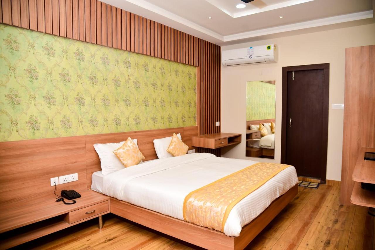 Hotel Olive Crown Lucknow Exterior photo