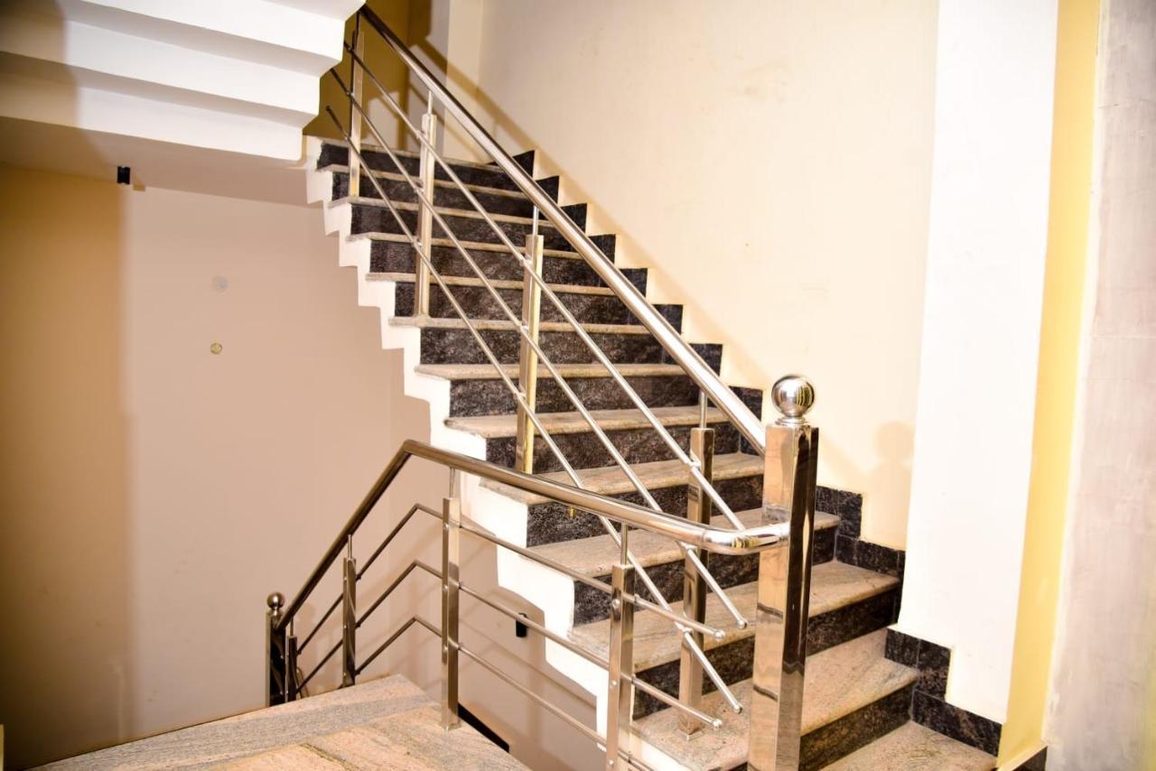 Hotel Olive Crown Lucknow Exterior photo