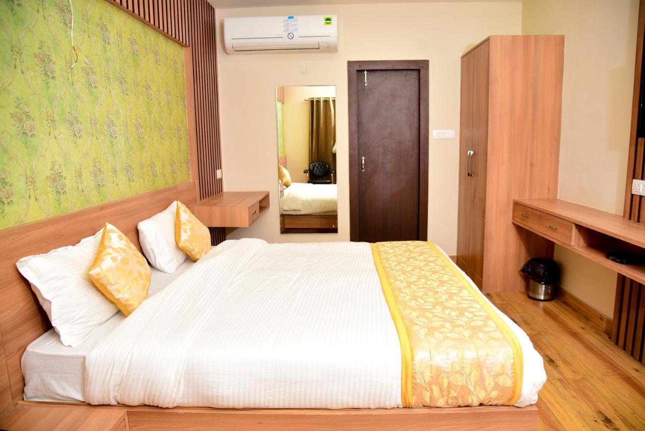 Hotel Olive Crown Lucknow Exterior photo