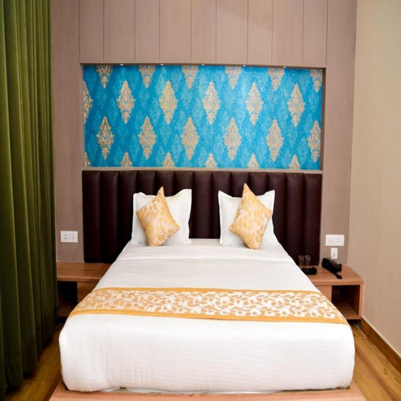 Hotel Olive Crown Lucknow Exterior photo