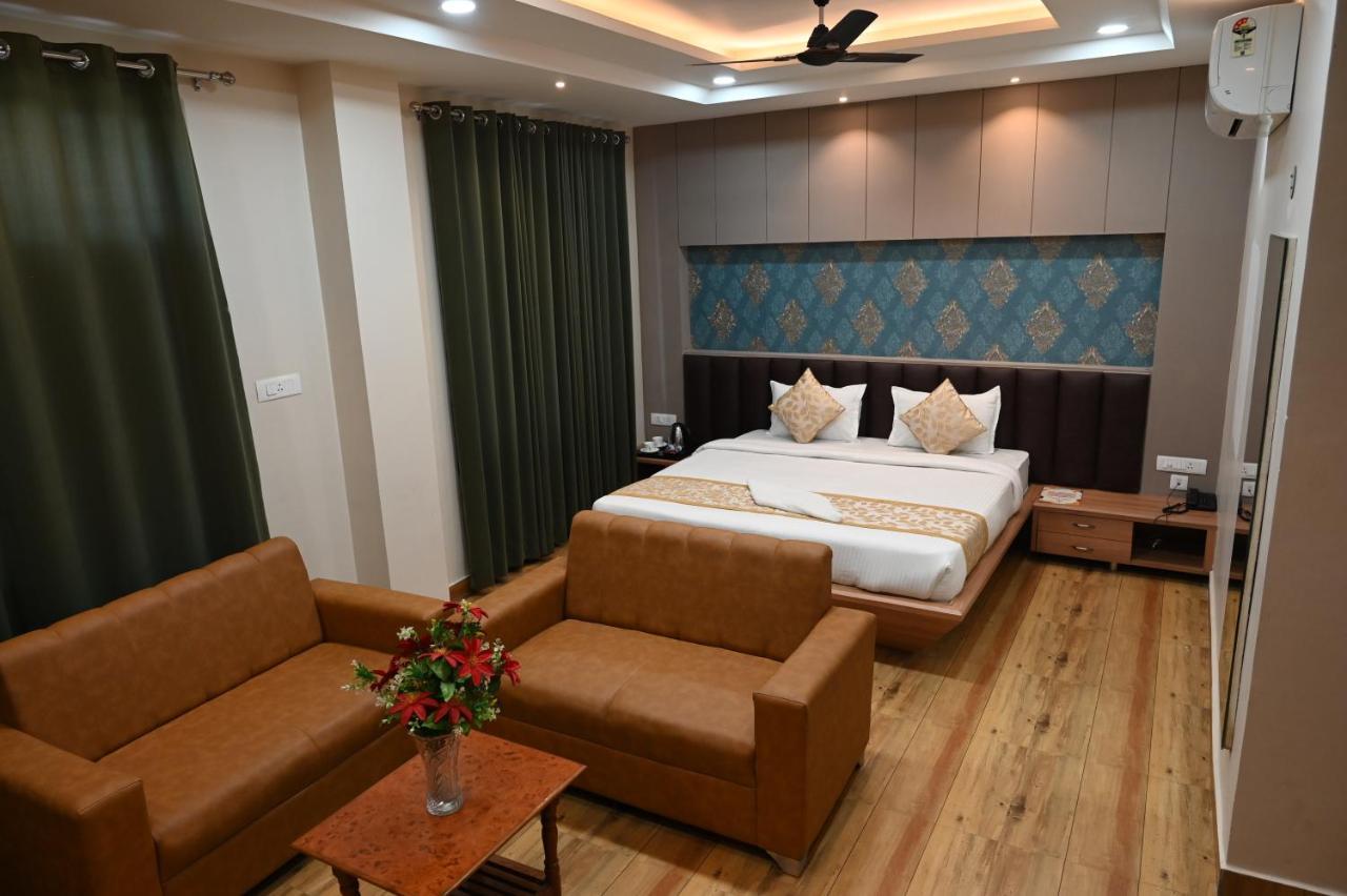 Hotel Olive Crown Lucknow Exterior photo